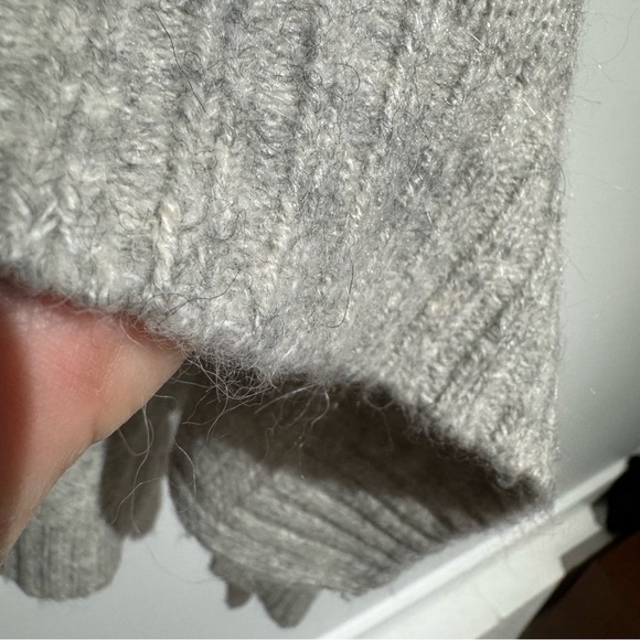 H&M Cozy Gray Knit Sweater Hoodie. Size Medium - Picture 5 of 8
